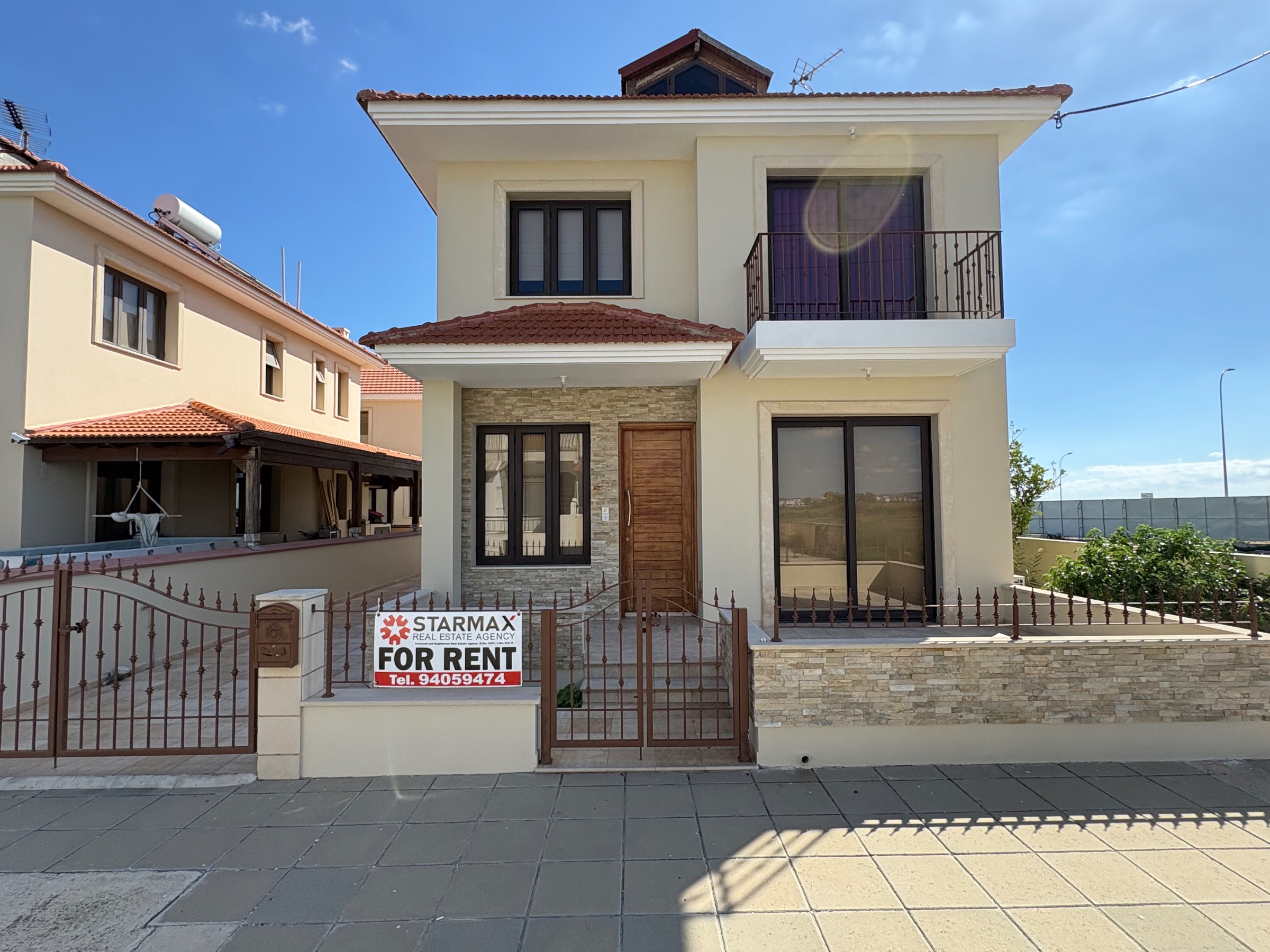 THREE-BEDROOM DETACHED FAMILY HOUSE WITH SEA VIEW - WALK TO THE BEACH - LIVADIA TOURIST AREA