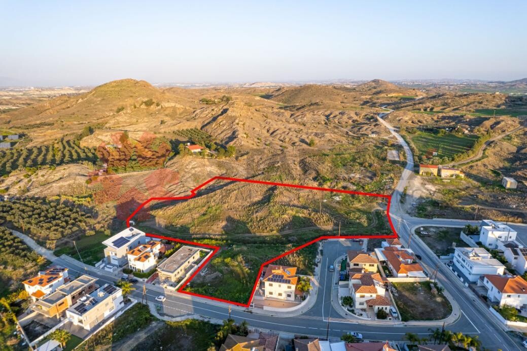 SHARED RESIDENTIAL FIELD IN ANALIONTAS,NICOSIA