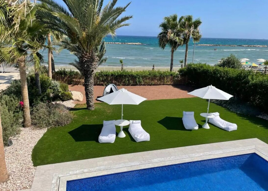 5 Bedroom front line Beach Villa