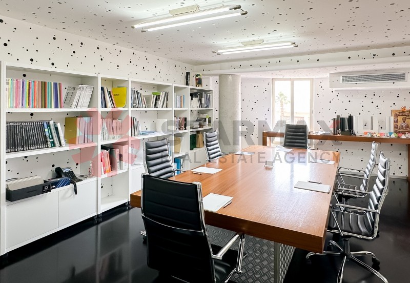 SPACIOUS OFFICE FOR SALE IN PRIME AREA LARNACA