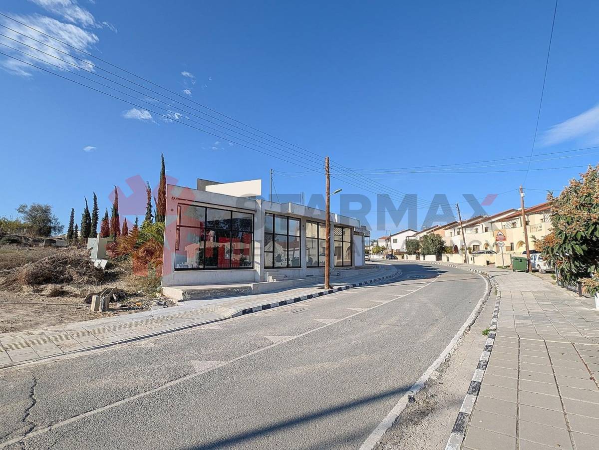 BUILDING WITH TWO SHOPS FOR SALE IN ANAFOTIDA, LARNACA